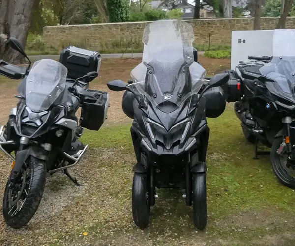 Duel kymco CV3 BMW 1300 RT GS 0