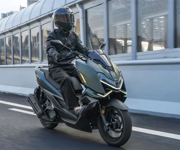 Essai video scooter Zontes 125 X 0
