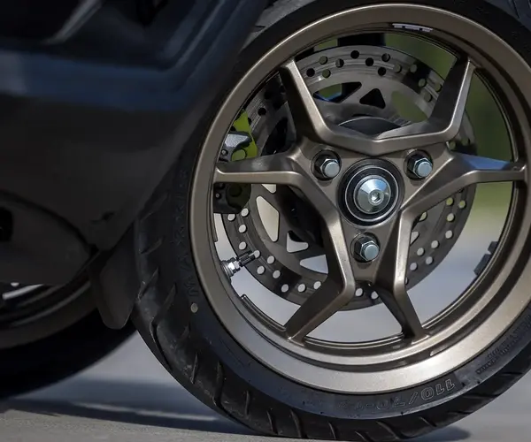 Location scooter 3 roues 000