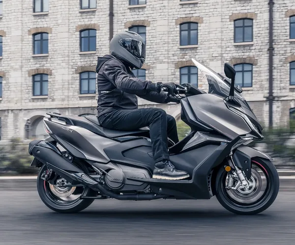 Maxi Scooter AK PREMIUM 550 Kymco 0