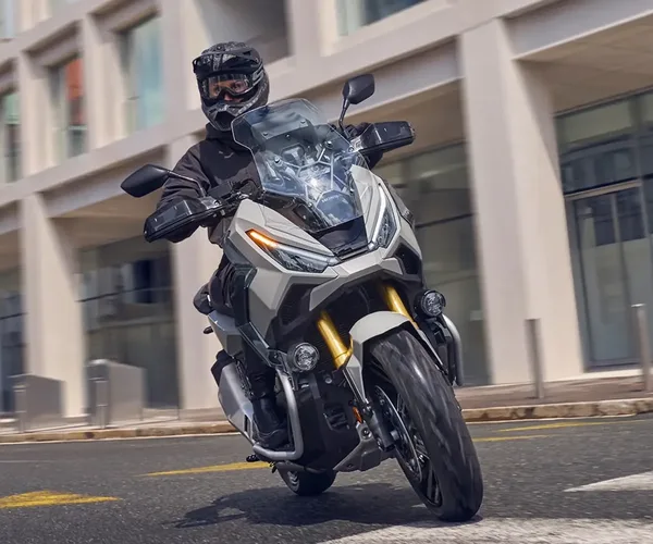 Maxi scooter X ADV 745 Honda 0