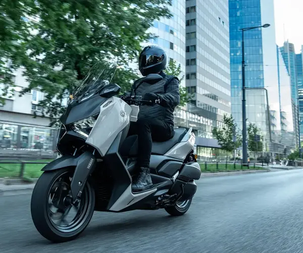 Maxi scooter Yamaha XMAX 300 0