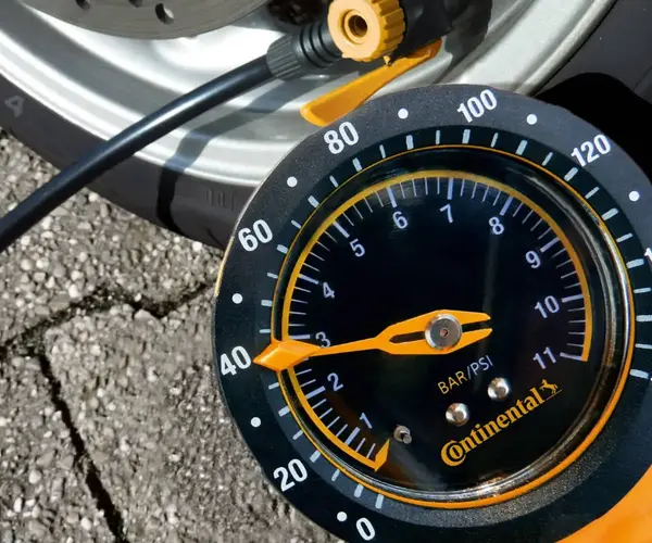 Pression pneu scooter 3 roues 0