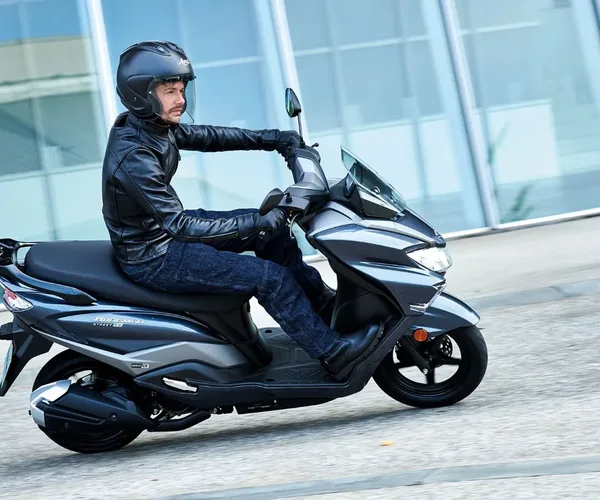 Scooter 125 Burgman Suzuki 0