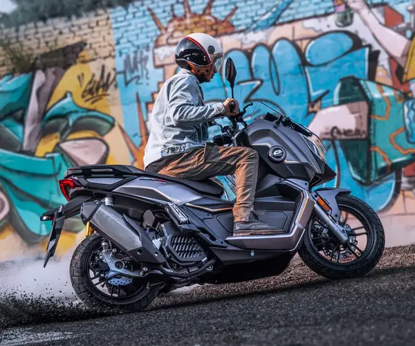 Scooter QJ Motor ATR 125 0