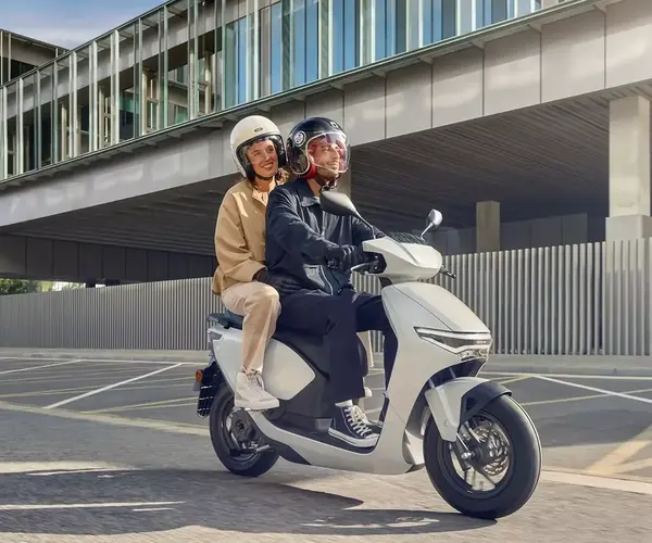 Scooter electrique 125 Honda CUV e 0