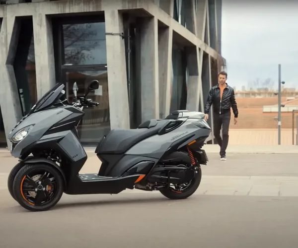 Scooter 3 roues peugeot metropolis gt 400 principale