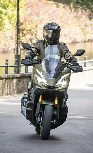 Maxi scooter crossover Kymco X Tera 350 1