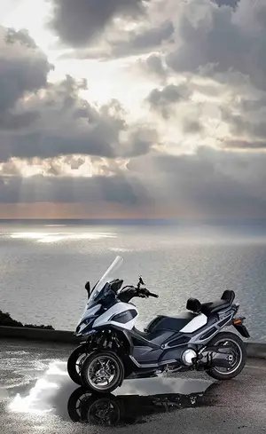 Scooter 3 roues Kymco CV3 575 1