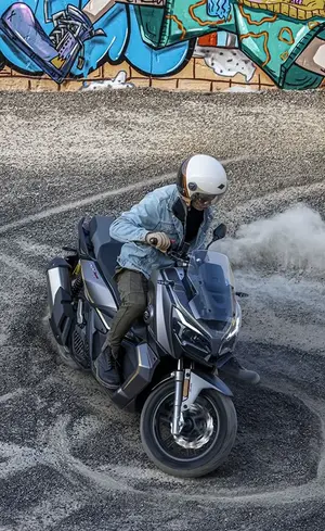 Scooter QJ Motor ATR 125 25