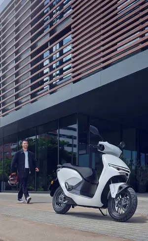 Scooter electrique 125 Honda CUV e 5