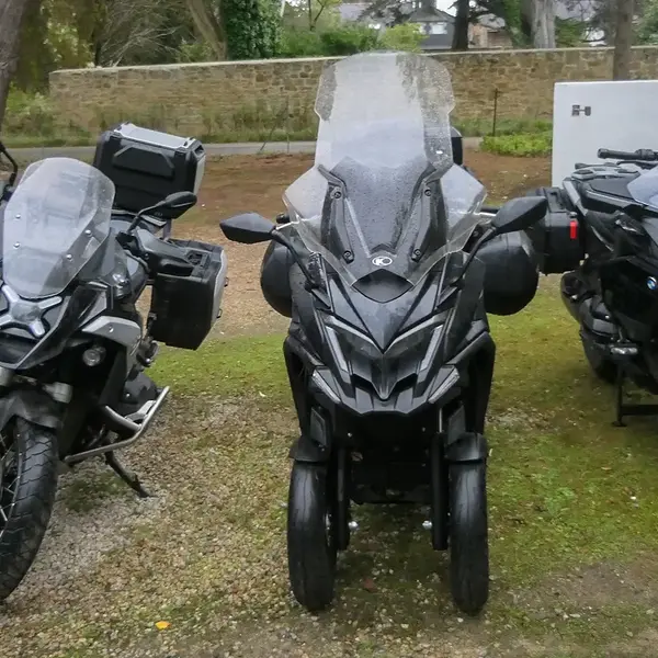 Duel kymco CV3 BMW 1300 RT GS 0