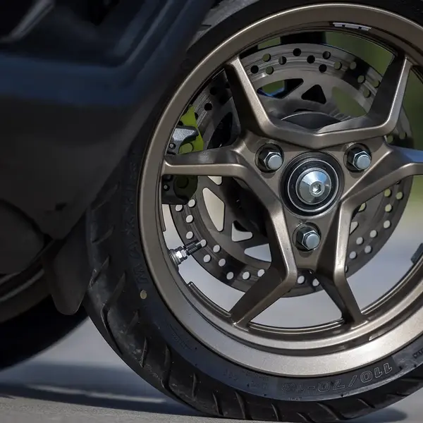 Location scooter 3 roues 000